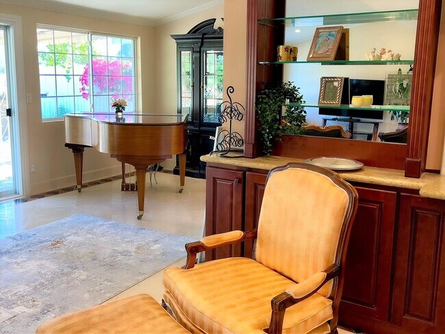 Foto del edificio - Stunning Woodland Hills Home with Sweeping Views