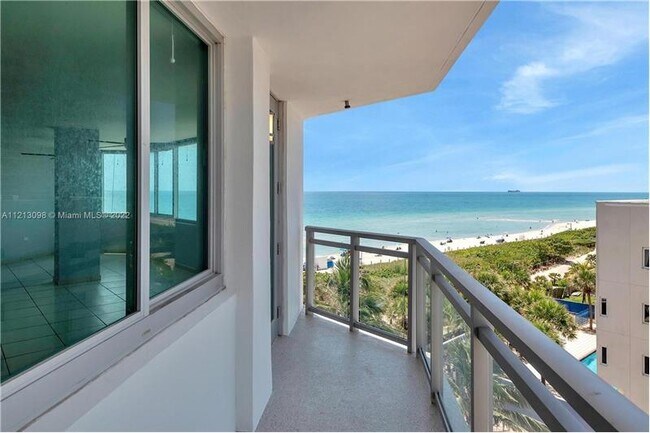 Foto del edificio - 7135 Collins Ave