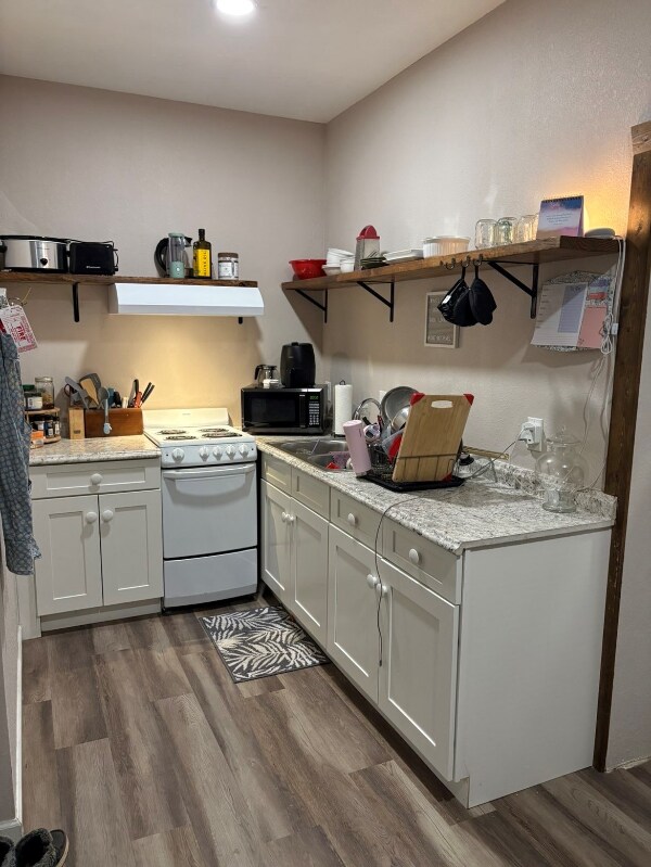 Building Photo - 214 Main St