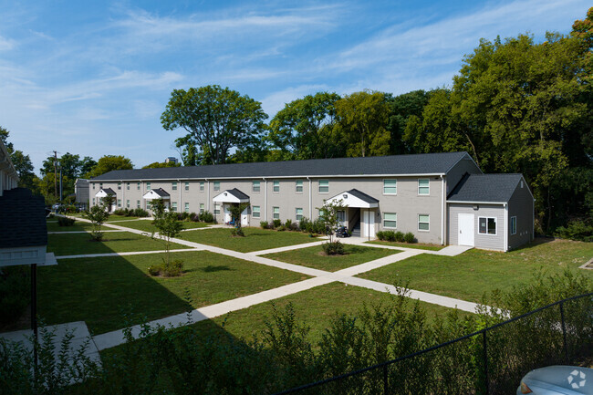 Building Photo - Redd Fox Apartments