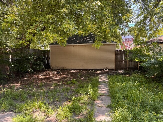 Building Photo - 1118 S 18th St