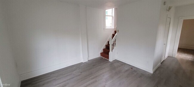 Building Photo - 3 br, 1 bath House - 240 2nd Avenue