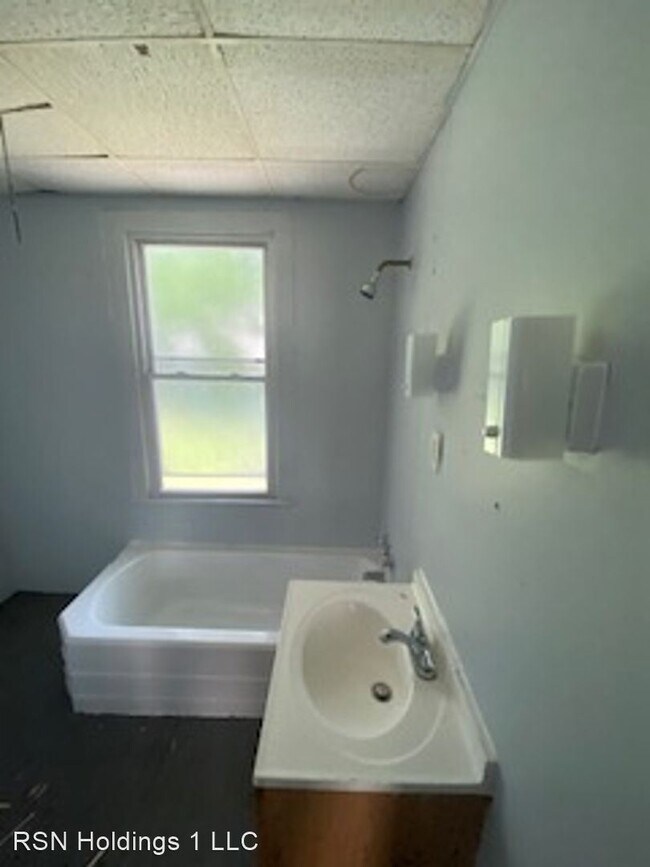 Building Photo - 3 br, 1 bath House - 7628 UNION AVE