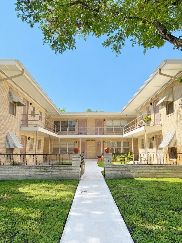 Building Photo - 120 Funston Pl