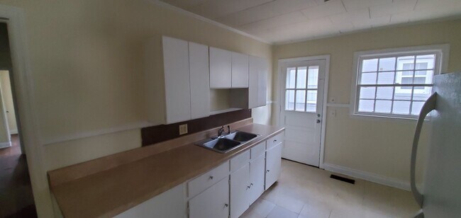 Building Photo - 2034 Walker Ave