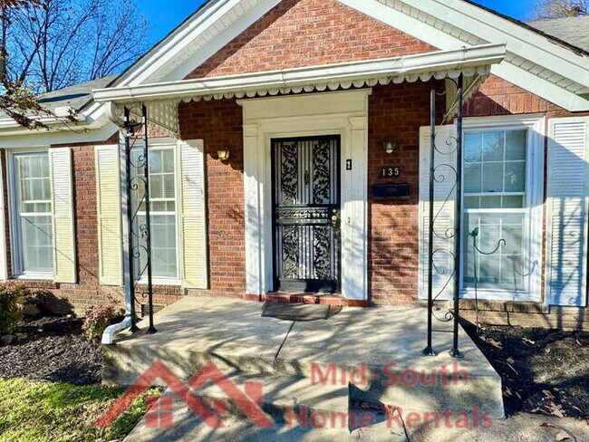 Foto del edificio - 135 S Greer St