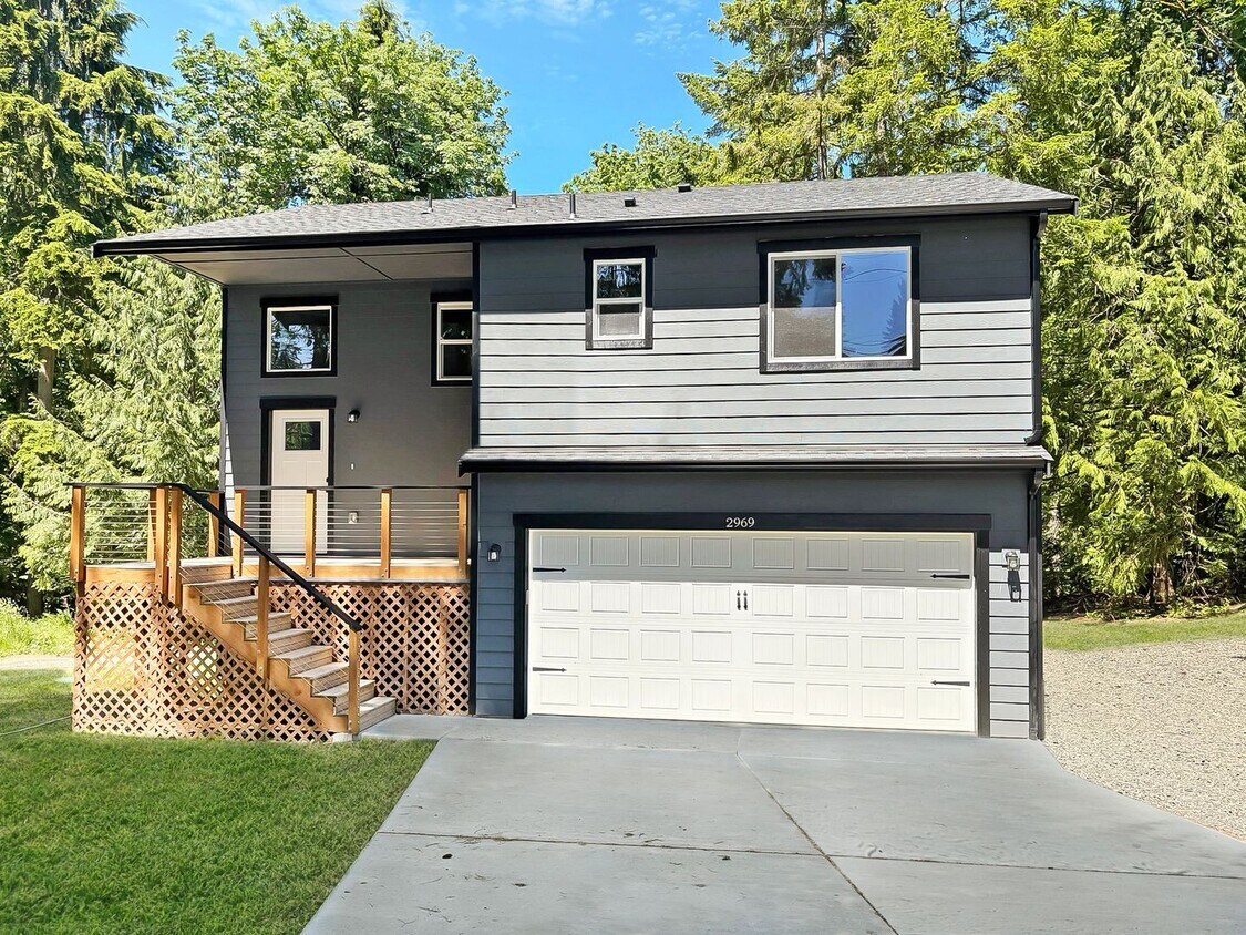 Primary Photo - Beautiful New Construction Home with Priva...