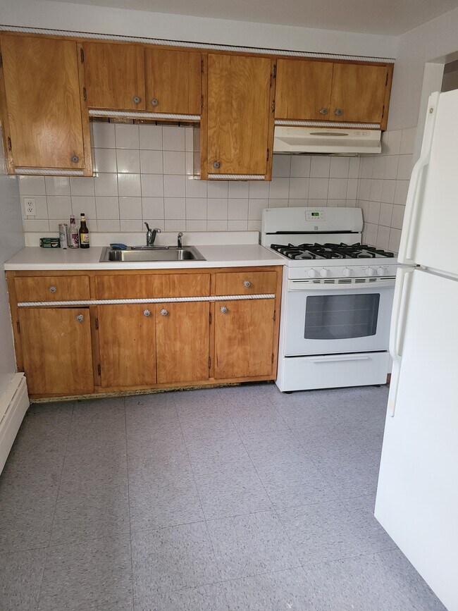 327 Maple Ave Unit 2, Linden, NJ 07036 327 Maple Ave Linden, NJ