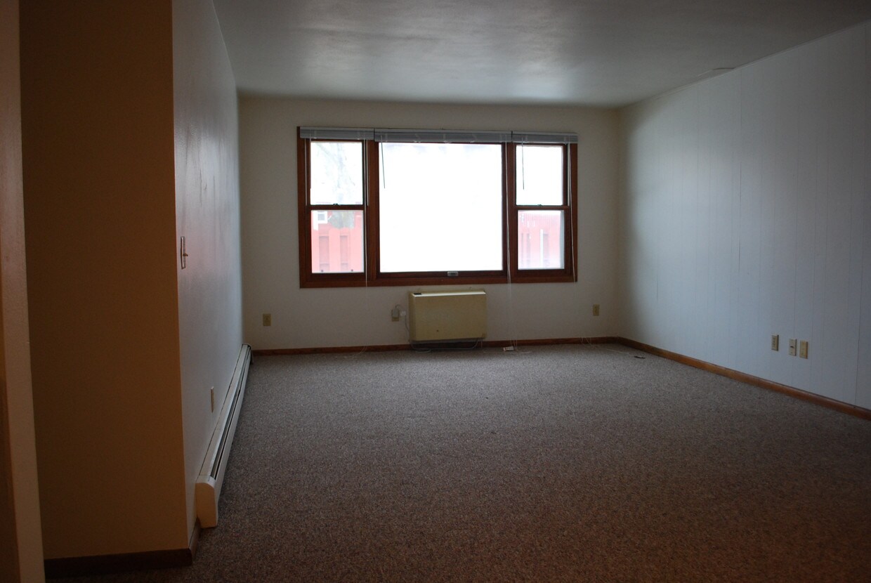 Primary Photo - 300 S Bird St