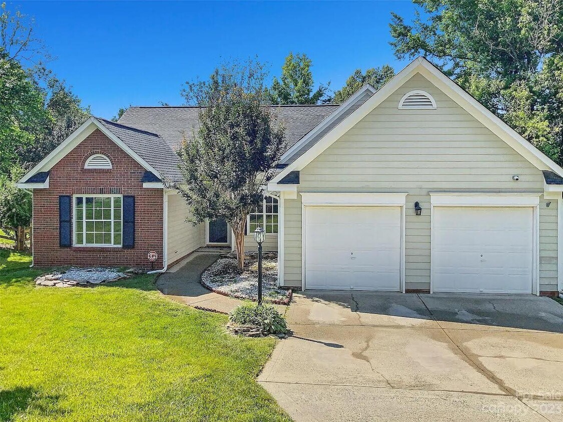 10415 Worsley Ln, Charlotte, NC 28269 House Rental in Charlotte, NC