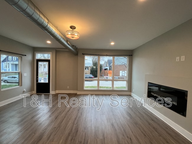 Building Photo - 749 Parkway Ave