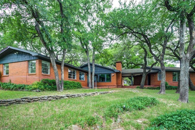 Building Photo - 9335 Dickson Rd