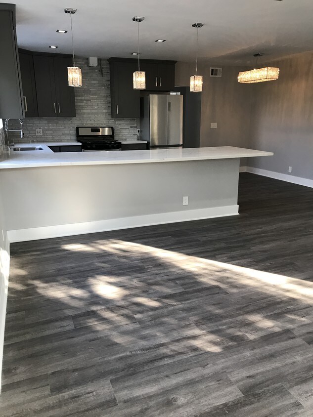 Foto principal - 602 N Hayworth Ave
