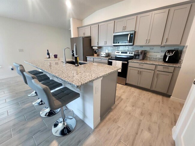 Building Photo - 1055 Papaya Cir.