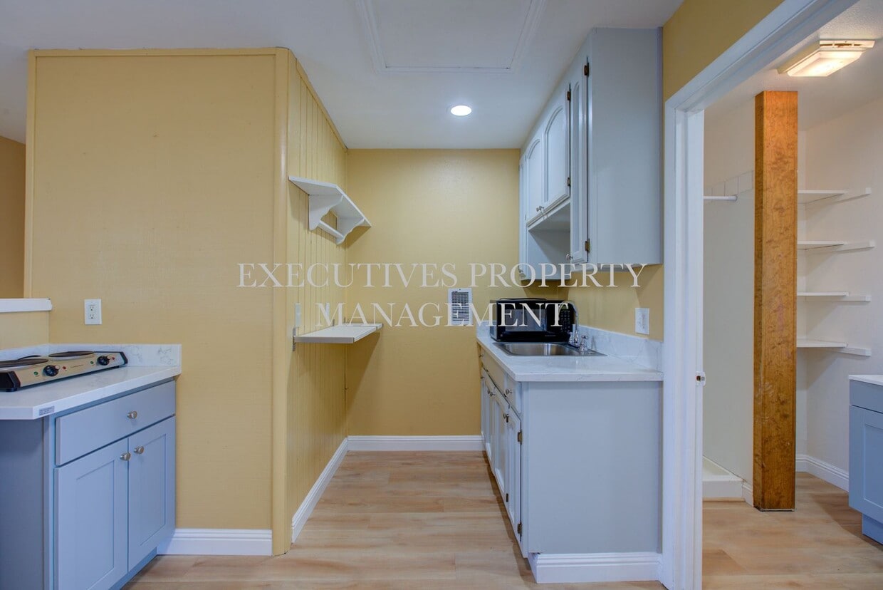 Primary Photo - 3612 Hatch Rd