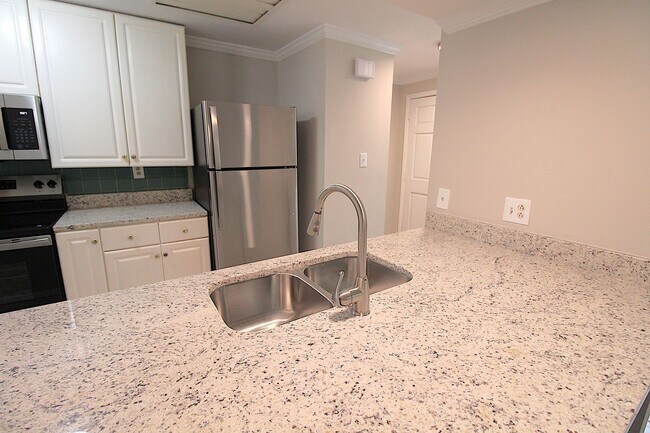 Building Photo - Charming 2 Bedroom, 1 Bath Home on Quiet C...