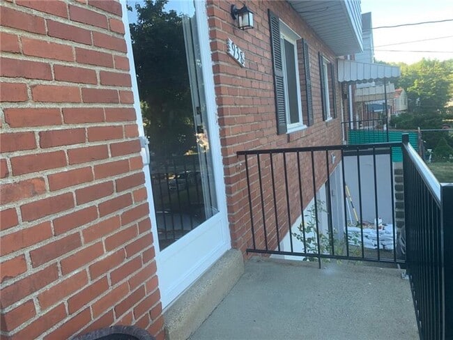Building Photo - 938 Oranmore St