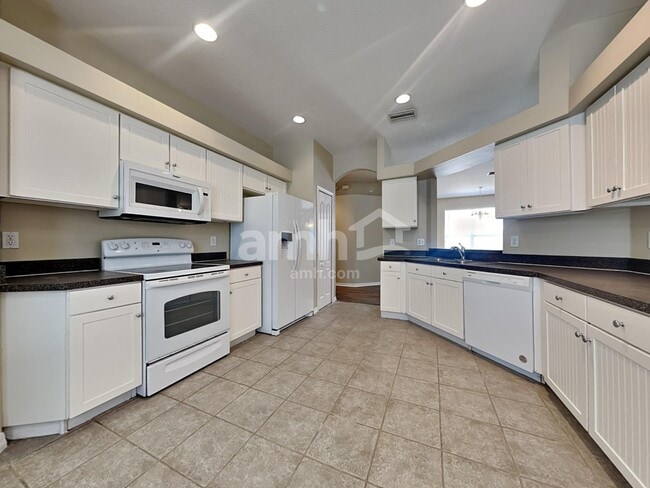 Building Photo - 5018 Sky Blue Dr