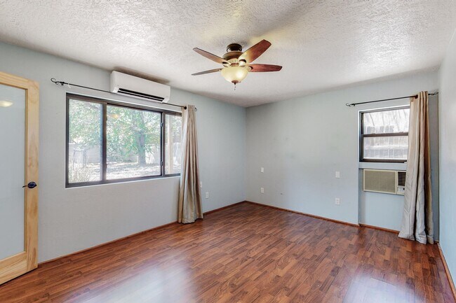 Foto del edificio - 1321 Lobo Pl NE