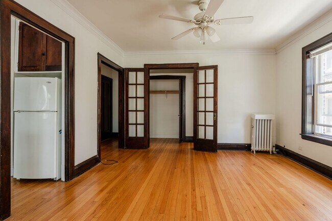 Building Photo - 4554 N Maplewood Ave