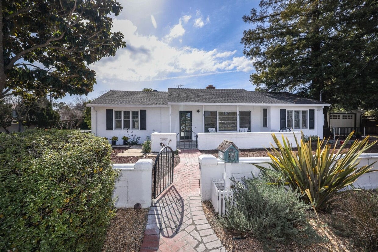 Foto principal - Great home next to Hoover Park