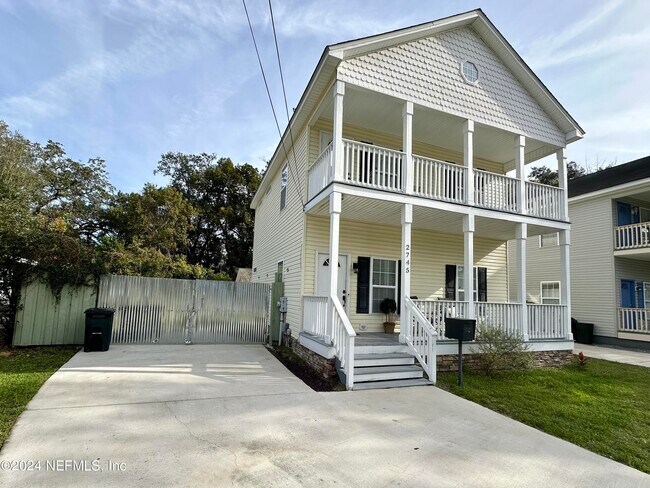Building Photo - 2745 Spring Park Rd