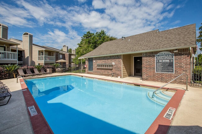 Building Photo - Pine Hills