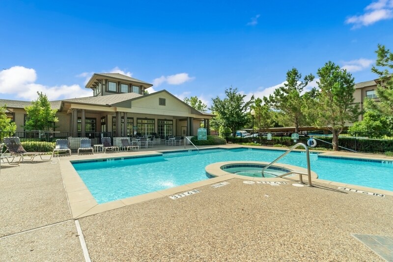 Falcon Lakes Apartments in Arlington, TX