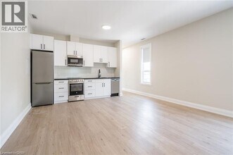 Building Photo - 9 Munn St