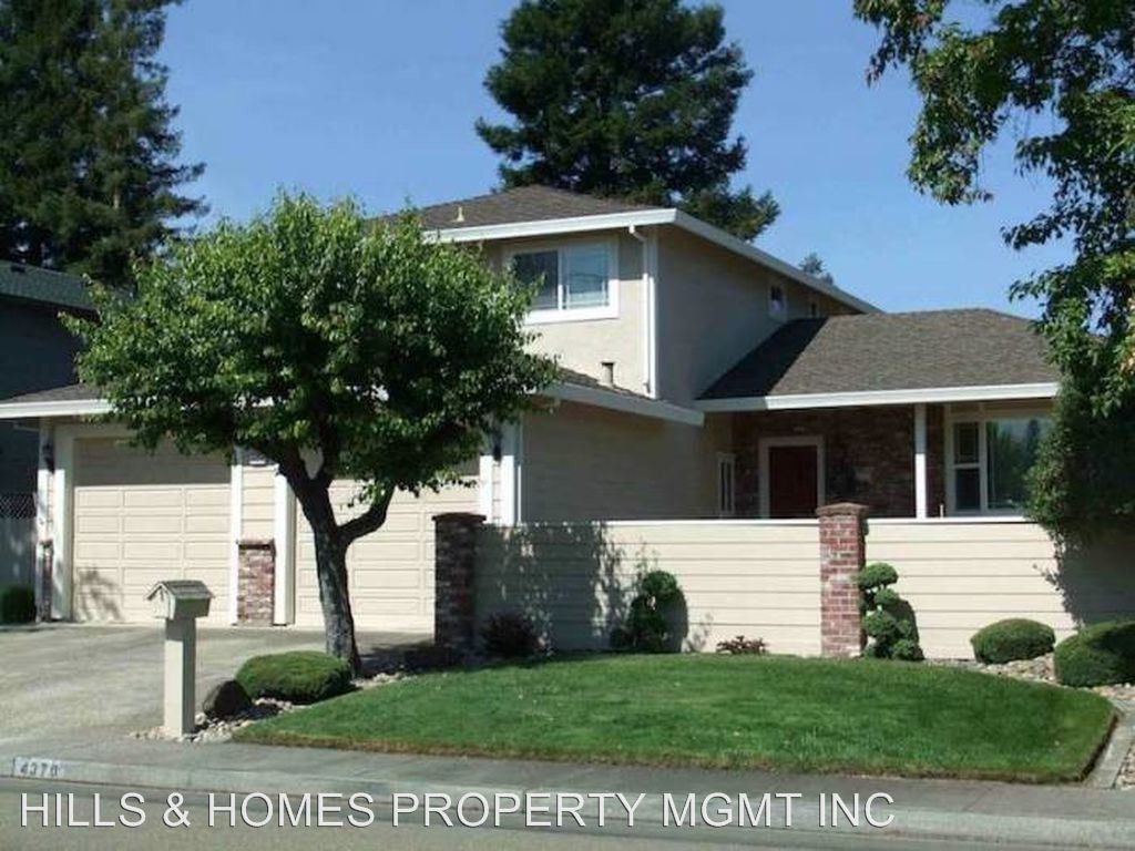 Foto principal - 4370 Fairway Dr