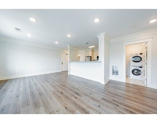 Building Photo - 17H Hennery Way