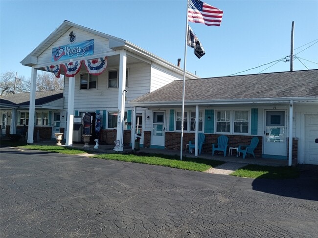 Building Photo - 3107 W Lake Rd