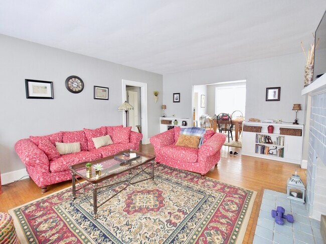 Living Room - 1234 Paxton Ave