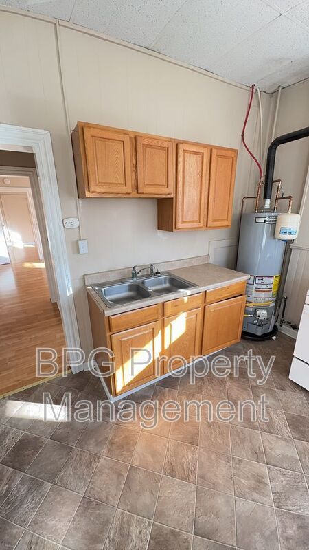 Building Photo - 205 N Main St