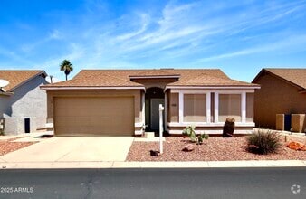 Building Photo - 1702 E Palm Beach Dr