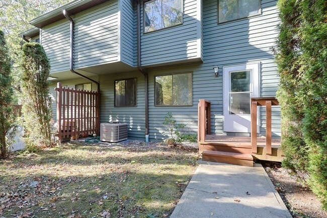 Building Photo - 63 Trailside Way