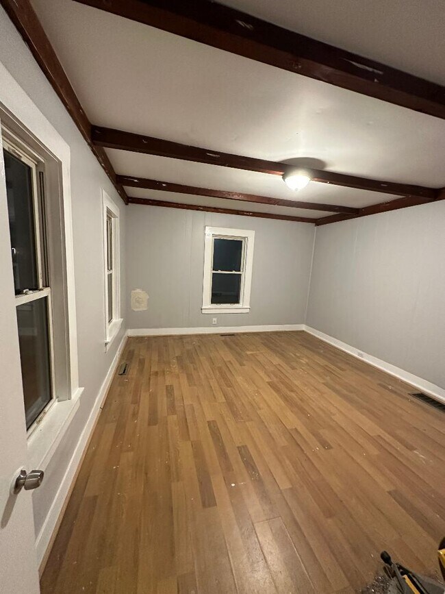 Living room - 32 H St