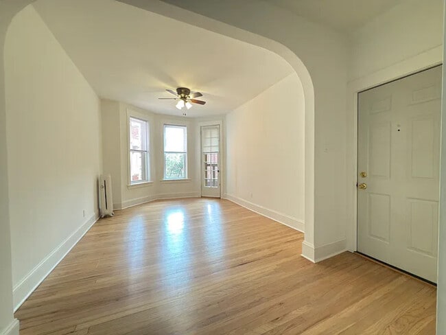 Photo - 720 W Waveland Ave Apartment
