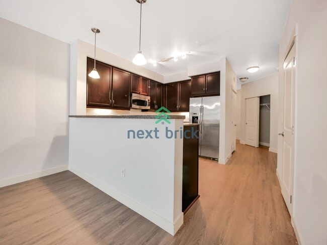 Building Photo - Beautiful 2 Bed 2 Bath for Rent with designated parking!