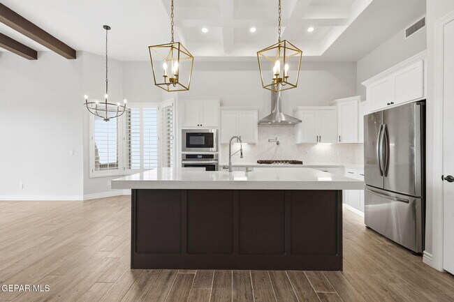 Foto del edificio - 219 Emerald Brass