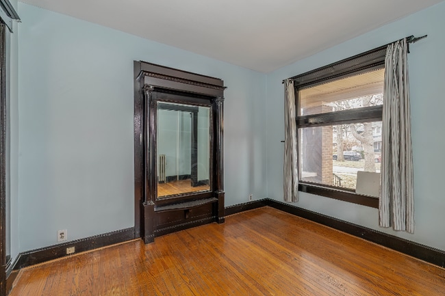 Building Photo - 977 Woodruff Pl E Dr