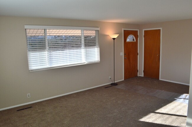 Foto del edificio - Beautiful Home in Excellent Murray Location!