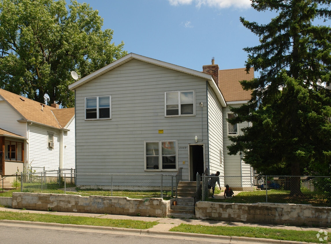 Building Photo - 2509 11th Ave S