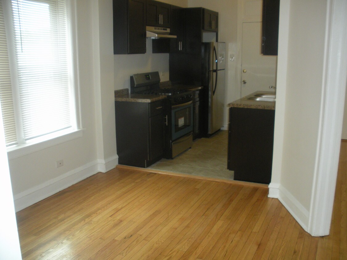 Primary Photo - 1725 W 91st St
