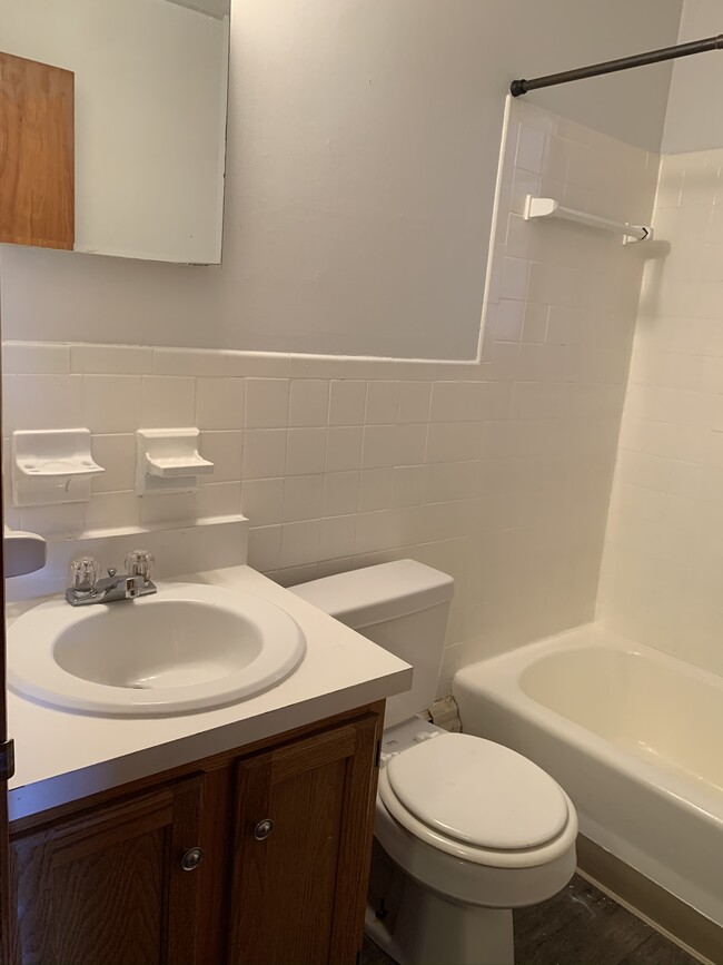 54 Chapel St Unit A, East Hartford, CT 06108 - Apartments in East ...