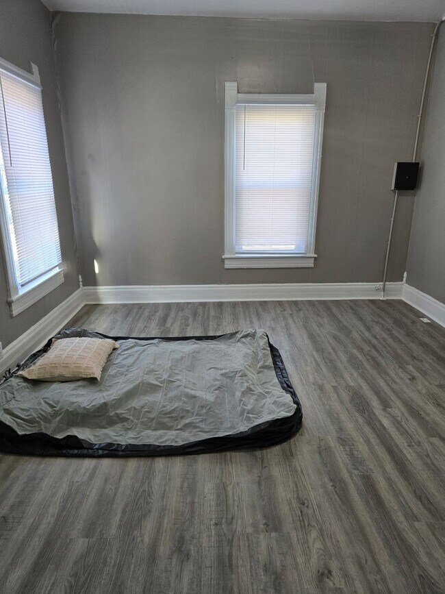 Foto del edificio - 321 S Union St