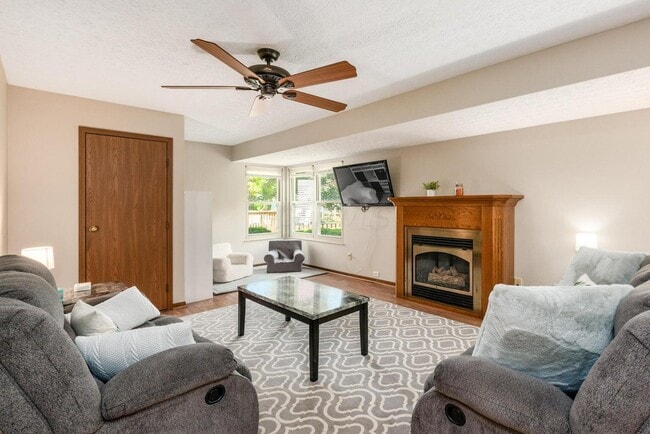 Building Photo - 4494 Earman Dr