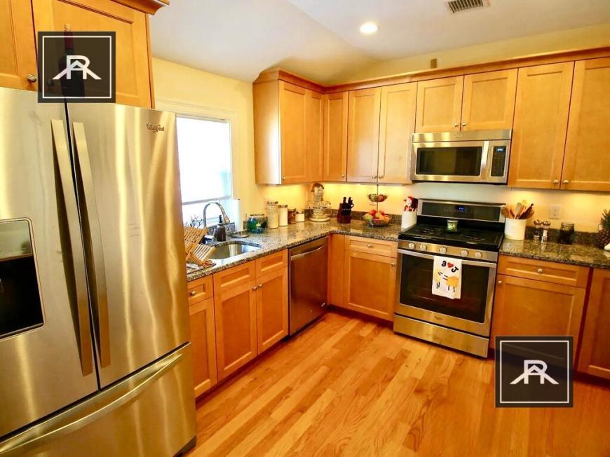 Primary Photo - 4 bedroom in Newton MA 02458