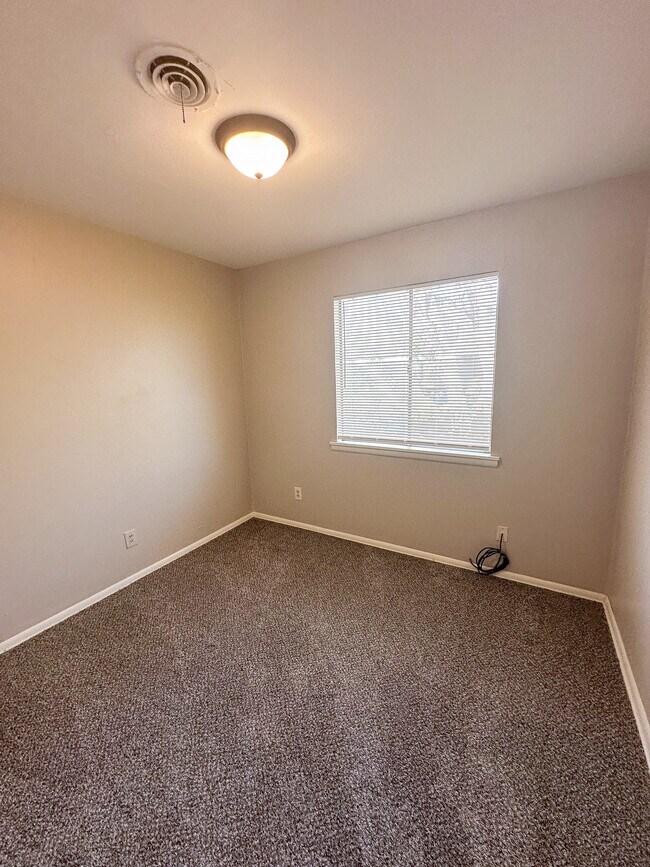 Foto del edificio - 430 NW Mission Blvd