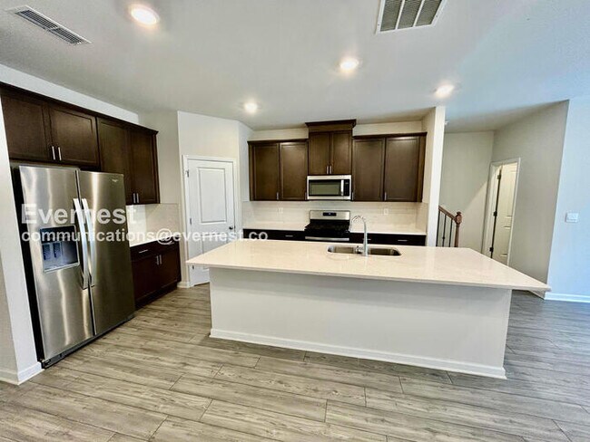 Foto del edificio - 322 Timberland Ave